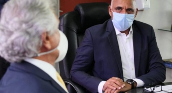 Após reunião com Caiado, prefeitura decide manter comércio aberto em Goiânia